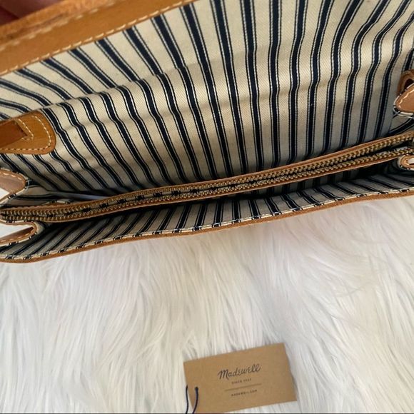 madewell • the dispatch clutch wristlet - Picture 8 of 11